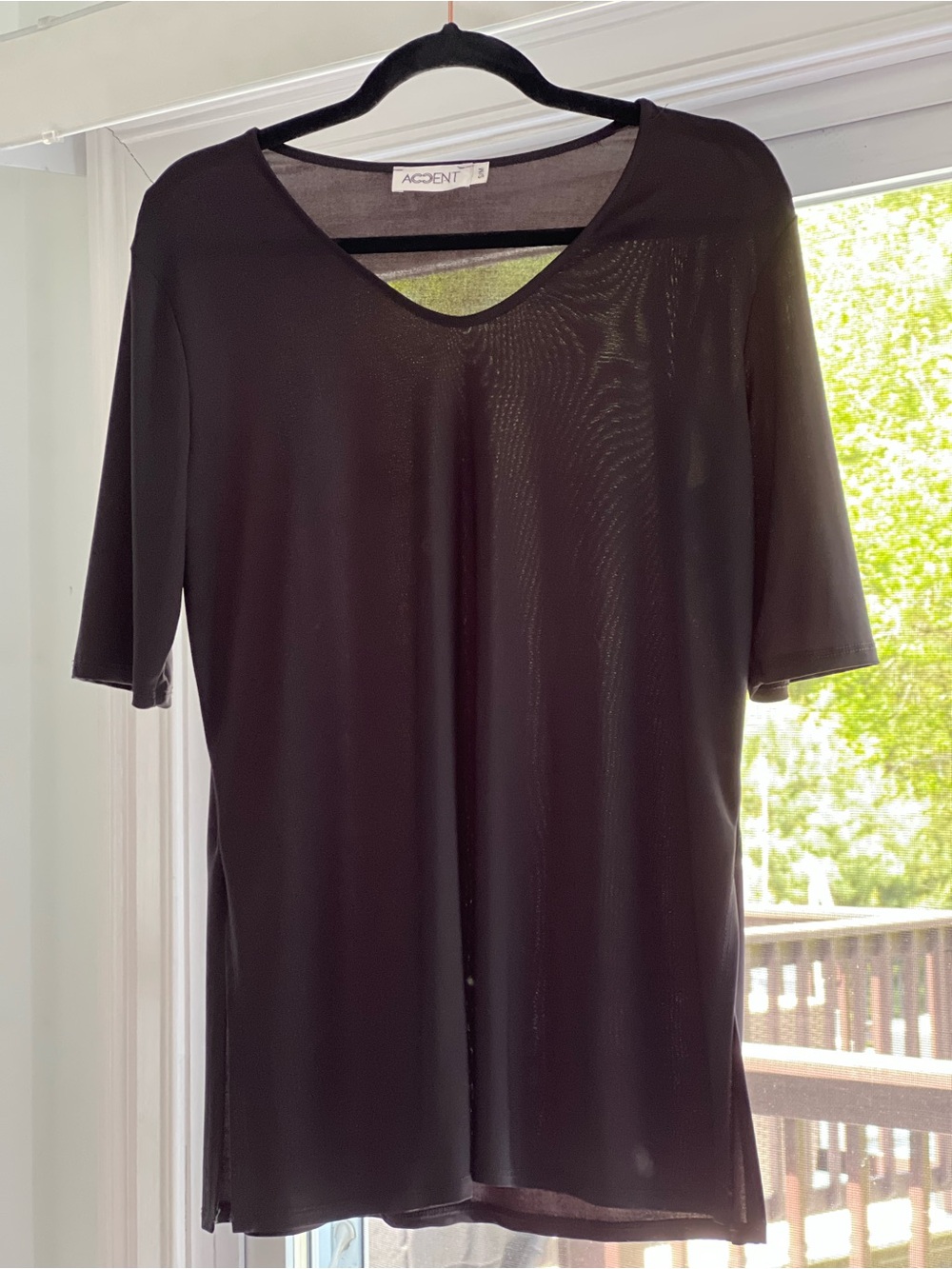 Women's Black Short Sleeve V-Neck Top